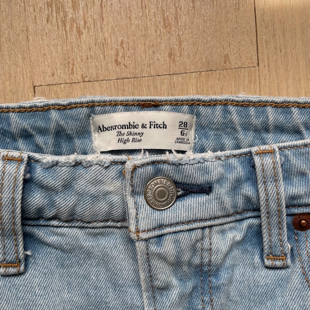 Abercrombie & Fitch The Skinny High Rise - Picture 1 of 2